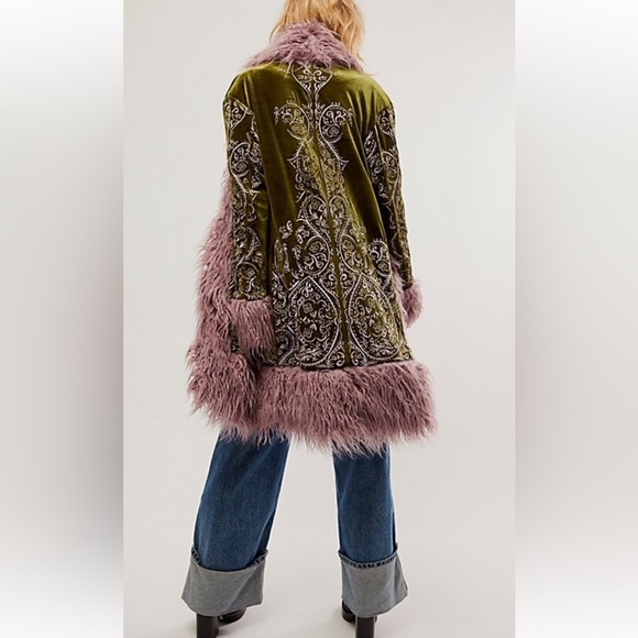 Moon Glow Coat - Picture 4 of 10